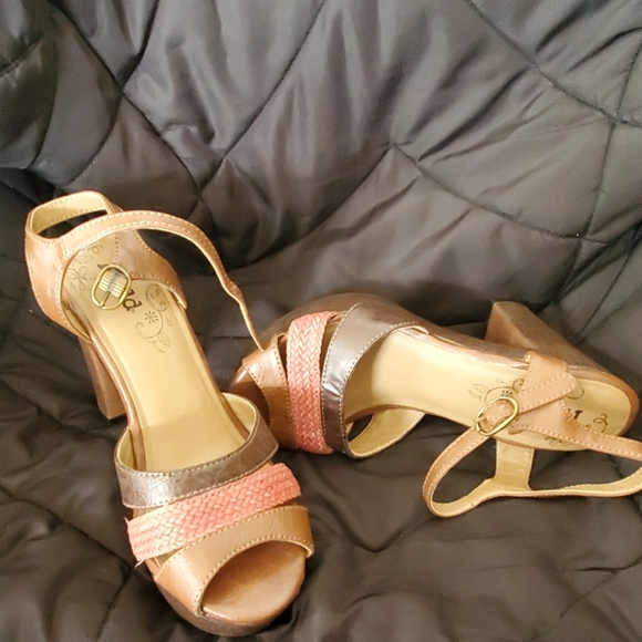 Mudd heels - Picture 3 of 3